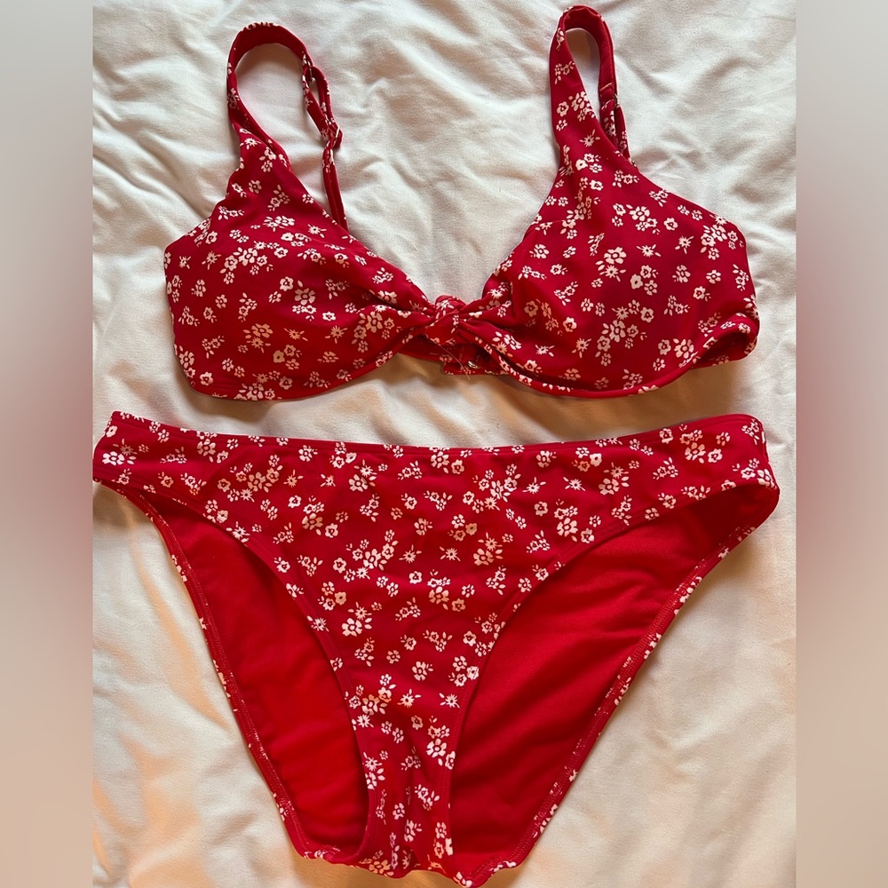 HOLLISTER SIZE L WORN ONCE BIKINI 🌞🫶🏼